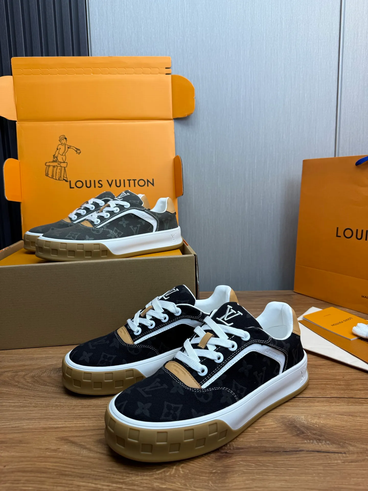Men's shoes 620💰 Lv. Top purchasing agent🇮🇹 Louis Vuitton, sports sneakers counter synchronization, uppers imported from Italy, high-quality splicing and complex handicrafts, imported mesh pads are soft and comfortable, soles: original factory special soles, TPU exclusive movable molded soles super comfortable, original factory single goods, 🔍🔍high quality, you can enter and exit the counter at will, welcome to compare, code number 38-44 (customized 38.45)